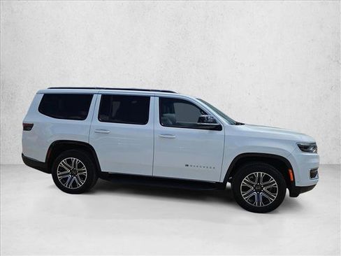 Used 2025 Jeep Wagoneer Series II RWD image 4