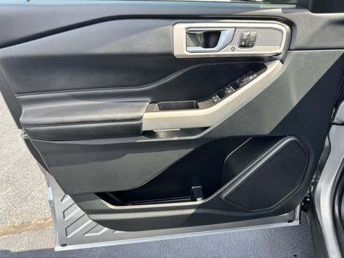 Used 2022 Ford Explorer Limited w/ Equipment Group 301A image 22