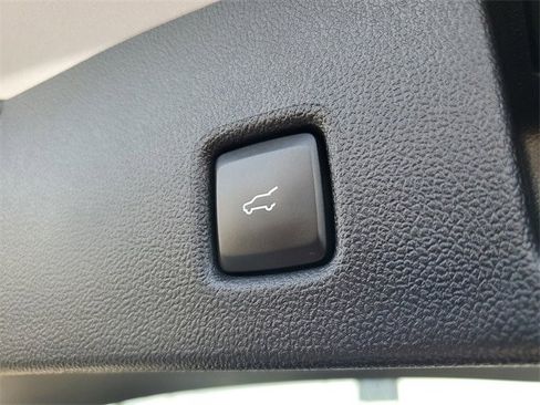 Used 2020 Ford Escape SEL image 9