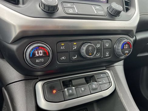 Used 2023 GMC Acadia SLE w/ Driver Convenience Package FWD image 16