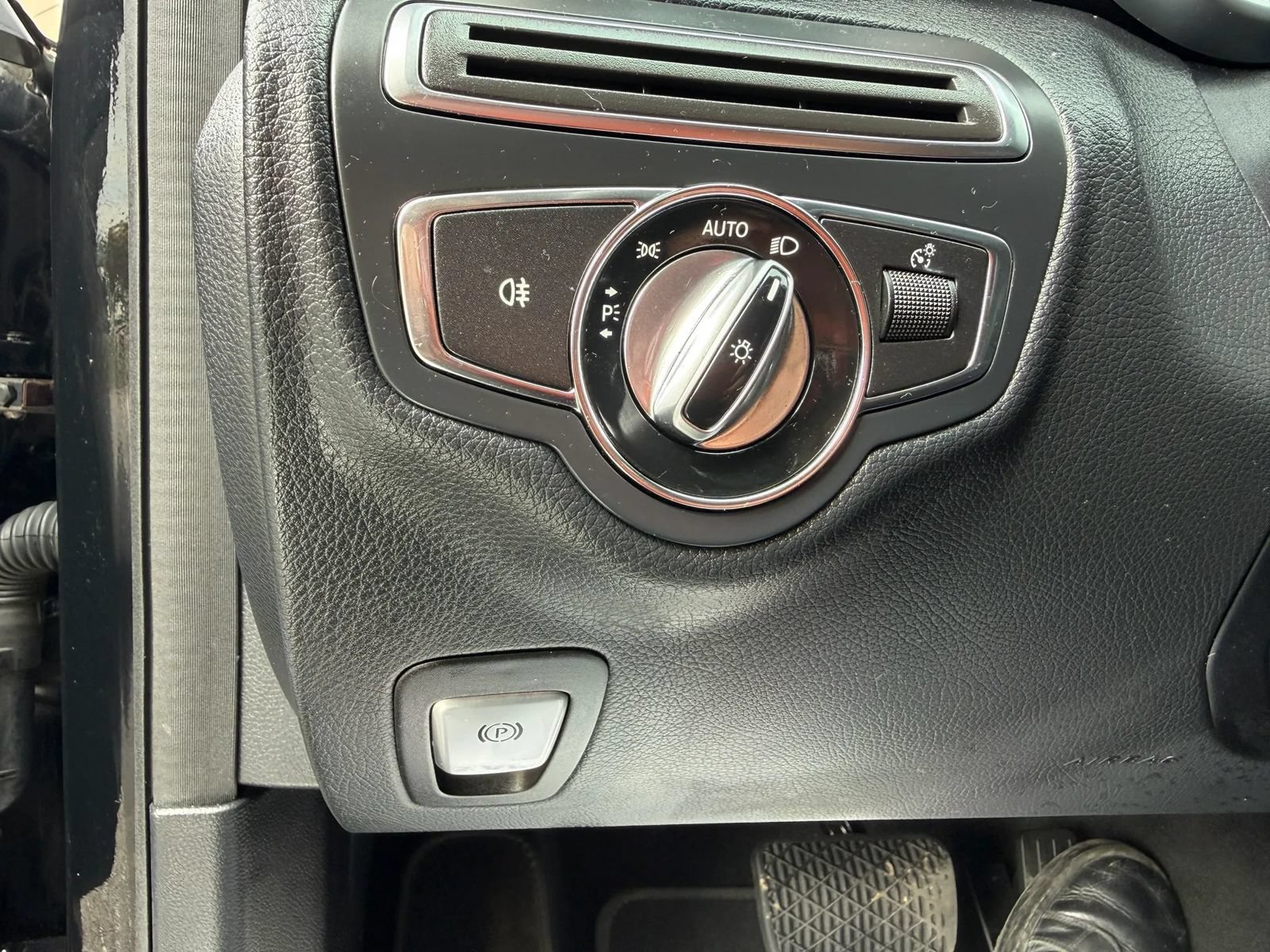 Used 2015 Mercedes-Benz C 300 4MATIC Sedan image 29