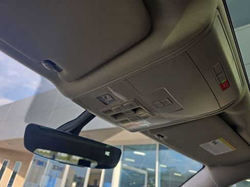 Used 2021 Volkswagen Atlas SE w/ Panoramic Sunroof Package AWD/4WD image 35