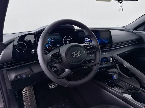 New 2025 Hyundai Elantra SEL FWD image 11
