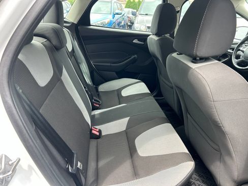 Used 2014 Ford Focus SE w/ SE Sport Package FWD image 14