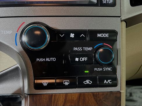 Used 2014 Toyota Venza LE image 25