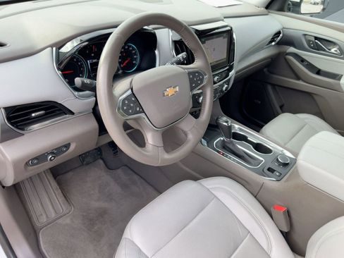 Certified 2019 Chevrolet Traverse Premier w/ Driver Confidence II Package image 4