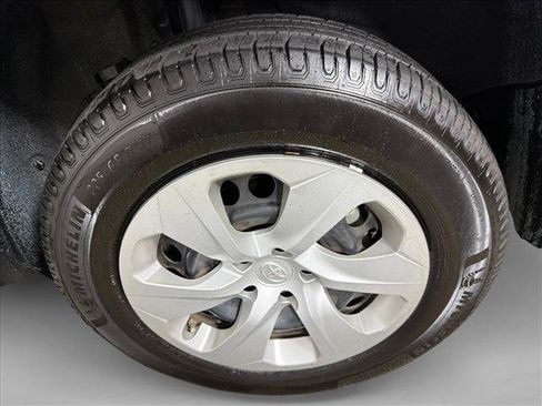 Used 2020 Toyota RAV4 LE FWD image 19