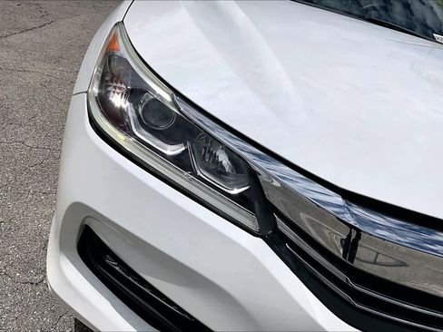 Used 2016 Honda Accord EX image 27