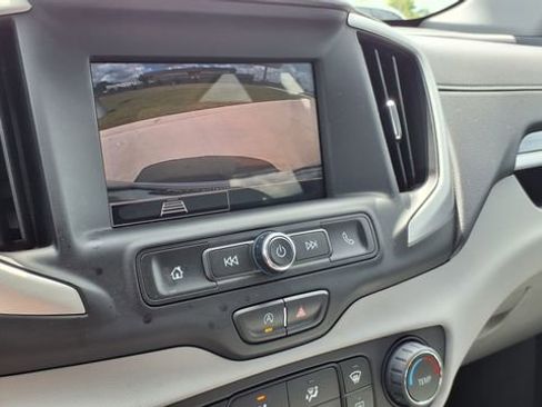 Used 2023 GMC Terrain SLE FWD image 25