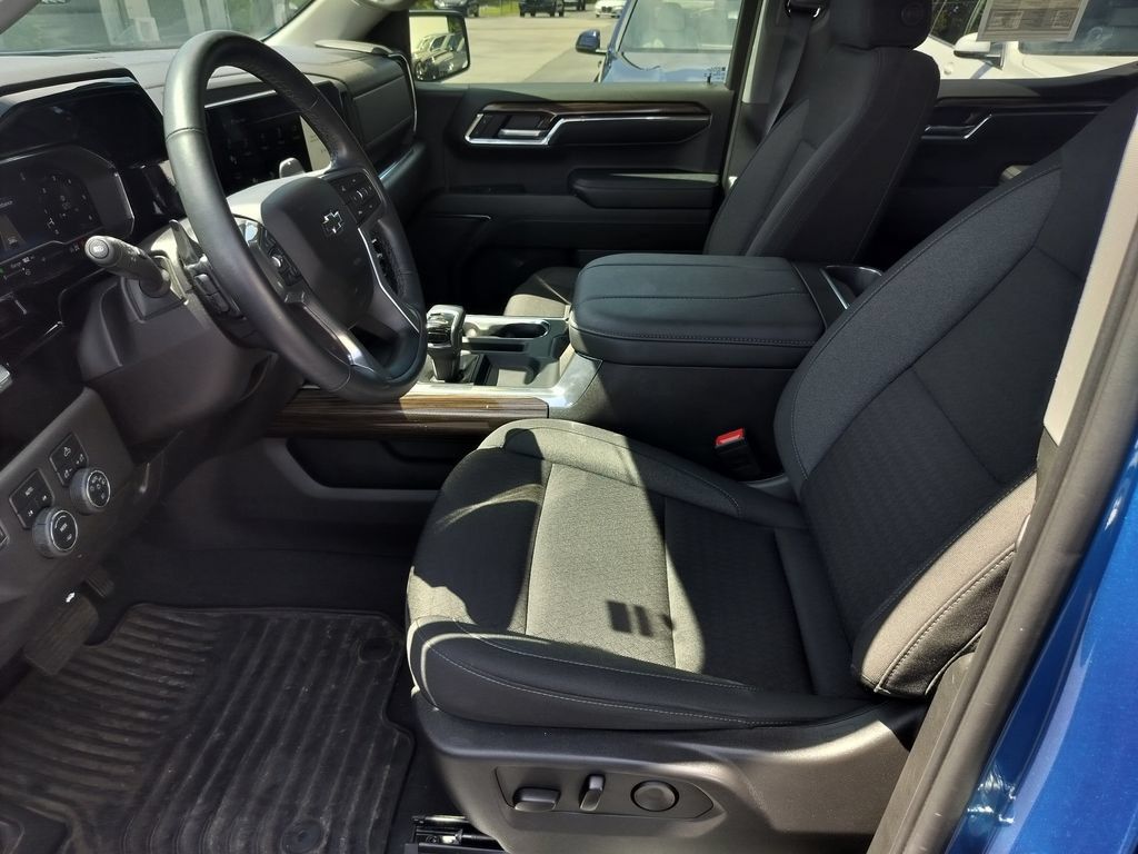 Used 2024 Chevrolet Silverado 1500 RST AWD/4WD image 8