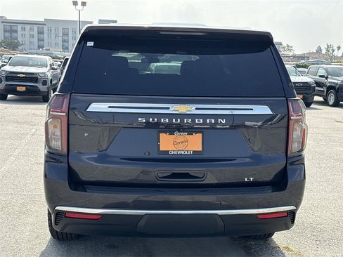 Used 2024 Chevrolet Suburban LT image 4
