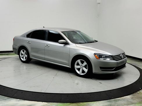 Used 2013 Volkswagen Passat 2.5 SE FWD image 3