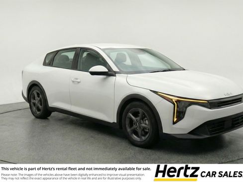 Used 2025 Kia K4 LXS FWD image 1
