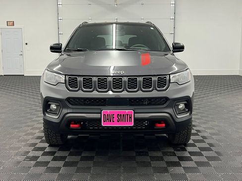 Used 2024 Jeep Compass Trailhawk w/ Trailhawk Convenience Group AWD/4WD image 6