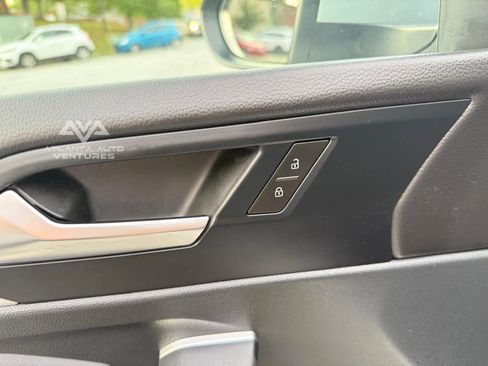 Used 2025 Volkswagen Jetta SE image 10