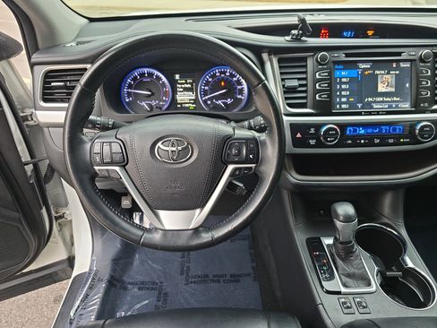 Used 2018 Toyota Highlander XLE image 15