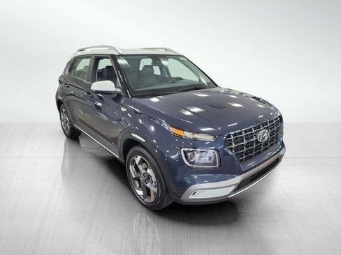 New 2025 Hyundai Venue Limited FWD image 3