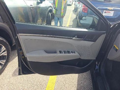 Used 2017 Hyundai Elantra SE FWD image 8