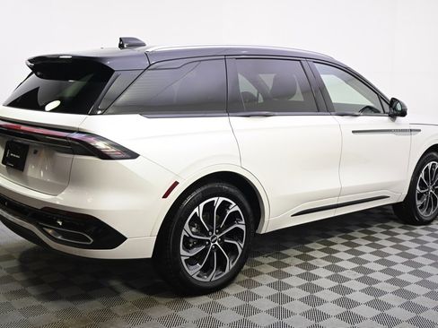 New 2025 Lincoln Nautilus Reserve image 7