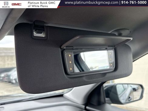 Used 2024 GMC Terrain SLT image 30