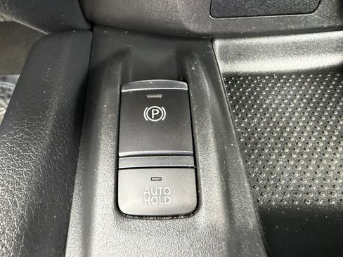 Used 2019 Nissan Rogue SV w/ Premium Package FWD image 21