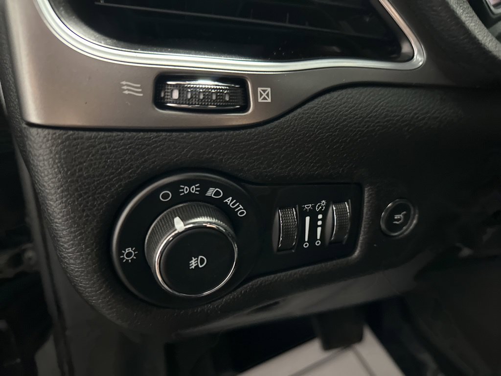 Used 2021 Jeep Cherokee Latitude Lux w/ Comfort/Convenience Group AWD/4WD image 14