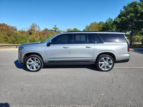 Used 2025 Cadillac Escalade ESV Sport w/ Touring Package image 2