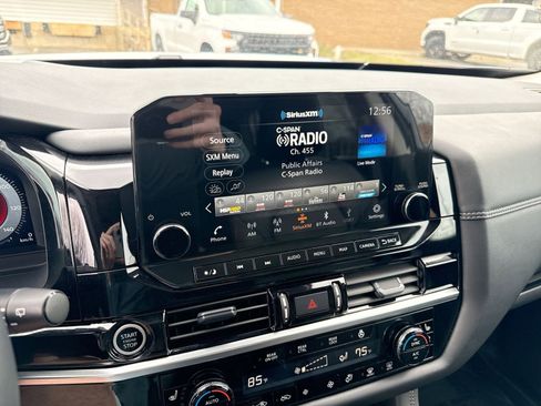 Used 2024 Nissan Pathfinder Platinum w/ Black Appearance Package image 18