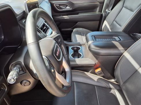 Used 2024 GMC Yukon XL SLT w/ SLT Luxury Package RWD image 16