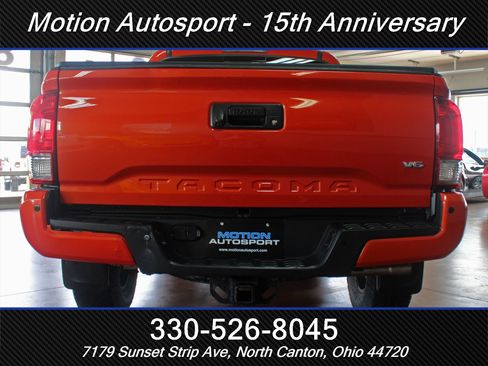 Used 2017 Toyota Tacoma TRD Off-Road w/ Premium & Technology Package image 9