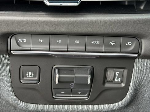 Certified 2025 Cadillac Escalade ESV Sport Platinum w/ LPO, ONYX Package AWD/4WD image 31