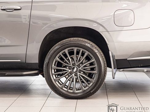 Used 2022 Cadillac Escalade ESV Luxury AWD/4WD image 8