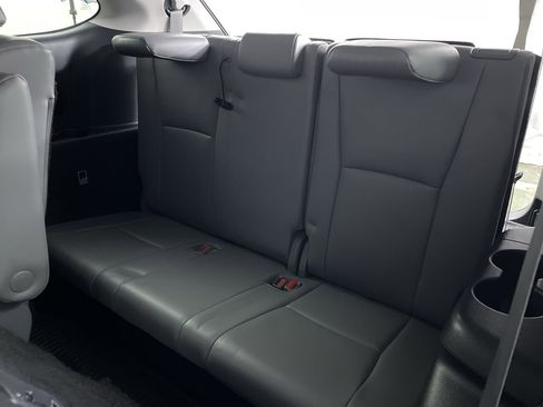 Used 2021 Toyota Highlander XLE image 22