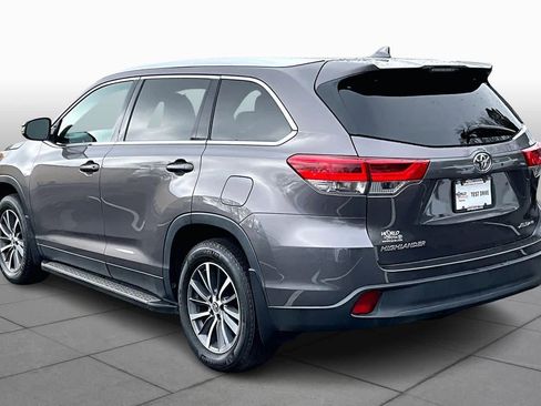Used 2019 Toyota Highlander XLE image 12