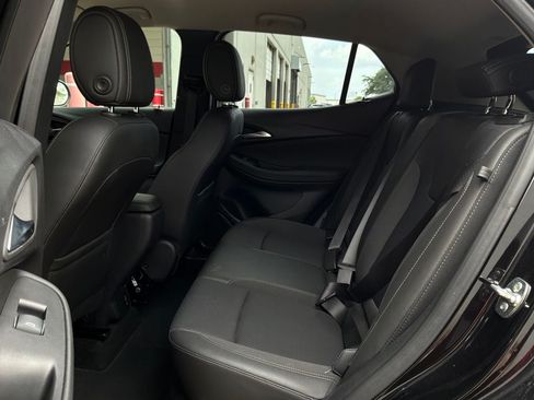 Used 2025 Buick Encore GX Preferred FWD image 11