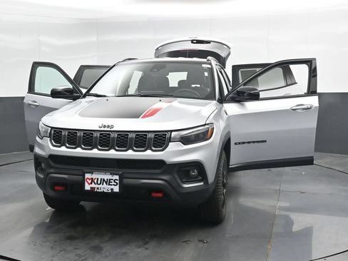 Used 2025 Jeep Compass Trailhawk w/ Trailer Tow Group AWD/4WD image 48