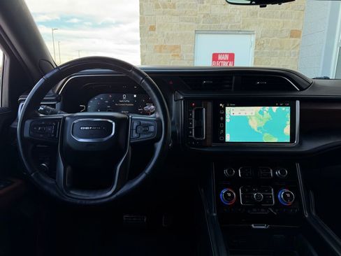 Used 2023 GMC Yukon XL Denali Ultimate image 5