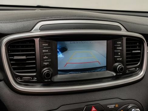 Used 2019 Kia Sorento L FWD image 16