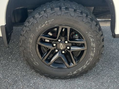 Used 2019 Chevrolet Silverado 1500 Custom Trail Boss w/ Custom Convenience Package AWD/4WD image 5