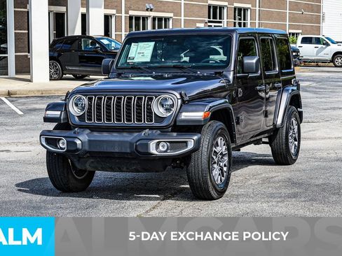 Used 2025 Jeep Wrangler Unlimited Sahara AWD/4WD image 4