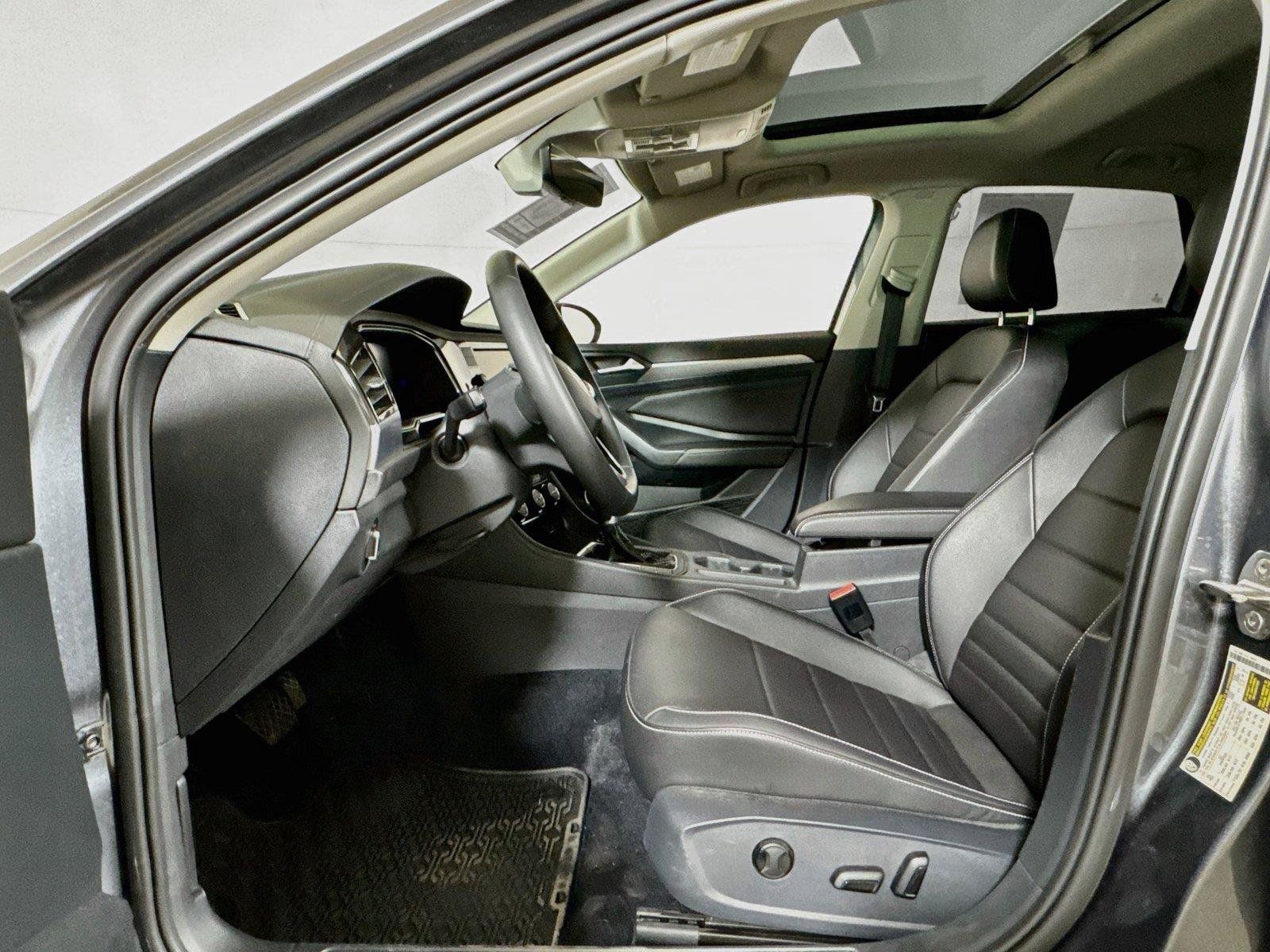 Used 2022 Volkswagen Jetta SE FWD image 18