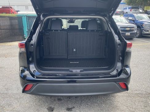 Used 2021 Toyota Highlander XLE image 7