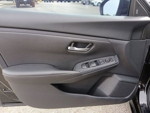 Used 2025 Nissan Sentra SV w/ Trunk Package FWD image 11