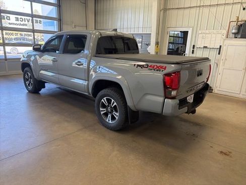 Used 2019 Toyota Tacoma TRD Sport w/ Technology Package AWD/4WD image 7