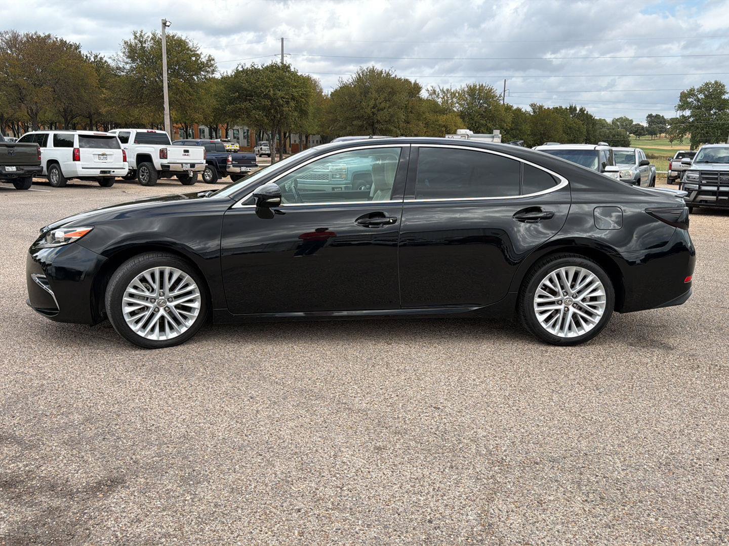 Used 2016 Lexus ES 350 w/ Luxury Package w/Wood Trim FWD image 4