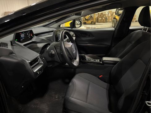 Used 2025 Toyota Prius LE FWD image 8