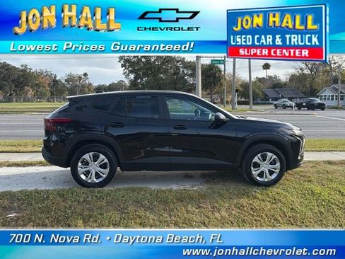 Used 2025 Chevrolet Trax LS w/ Driver Confidence Package image 3