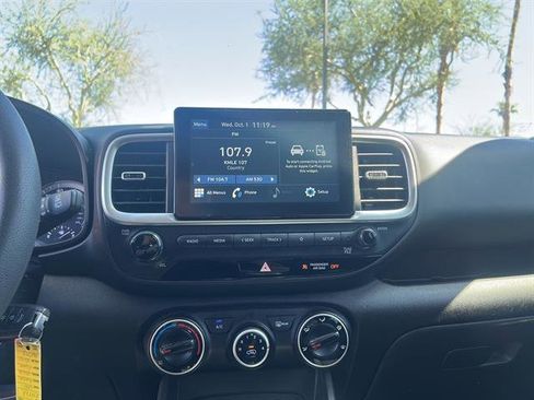 Used 2021 Hyundai Venue SE image 16