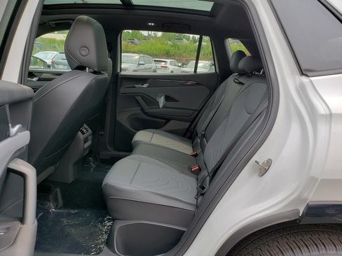 New 2026 Volkswagen Tiguan SE R-Line AWD/4WD image 8