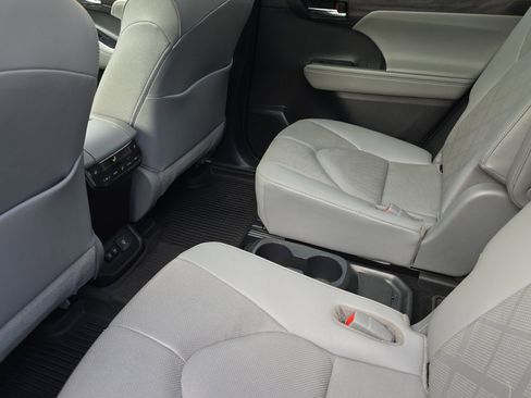 Used 2020 Toyota Highlander Platinum image 9